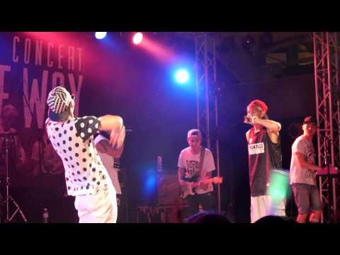 丘與樂 - 自己的 feat. Boxing ((20150502 高雄駁二 專輯演唱會))