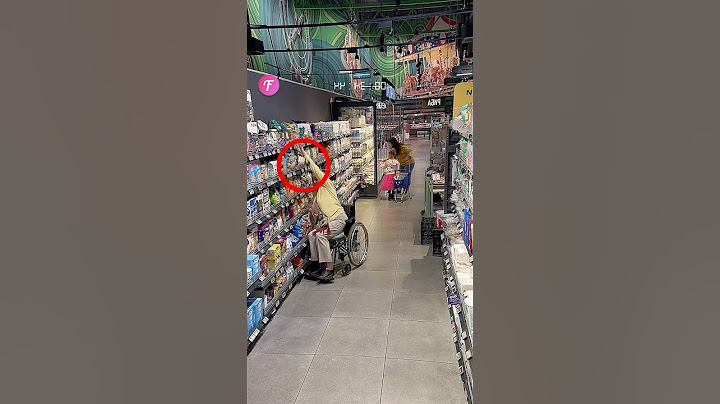 Little Girl’s Kindness to a Grandma in Need #shorts