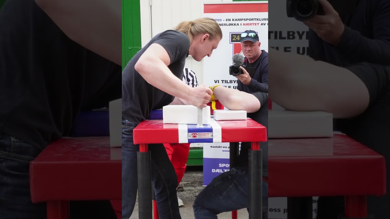Eskild VESTLAND VS Knut LIVEROD / BERSERKER ARMWRESTLING SUPERMATCH LEFTARM