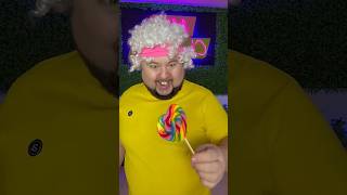 Mom Showed How To Eat A Lolipop