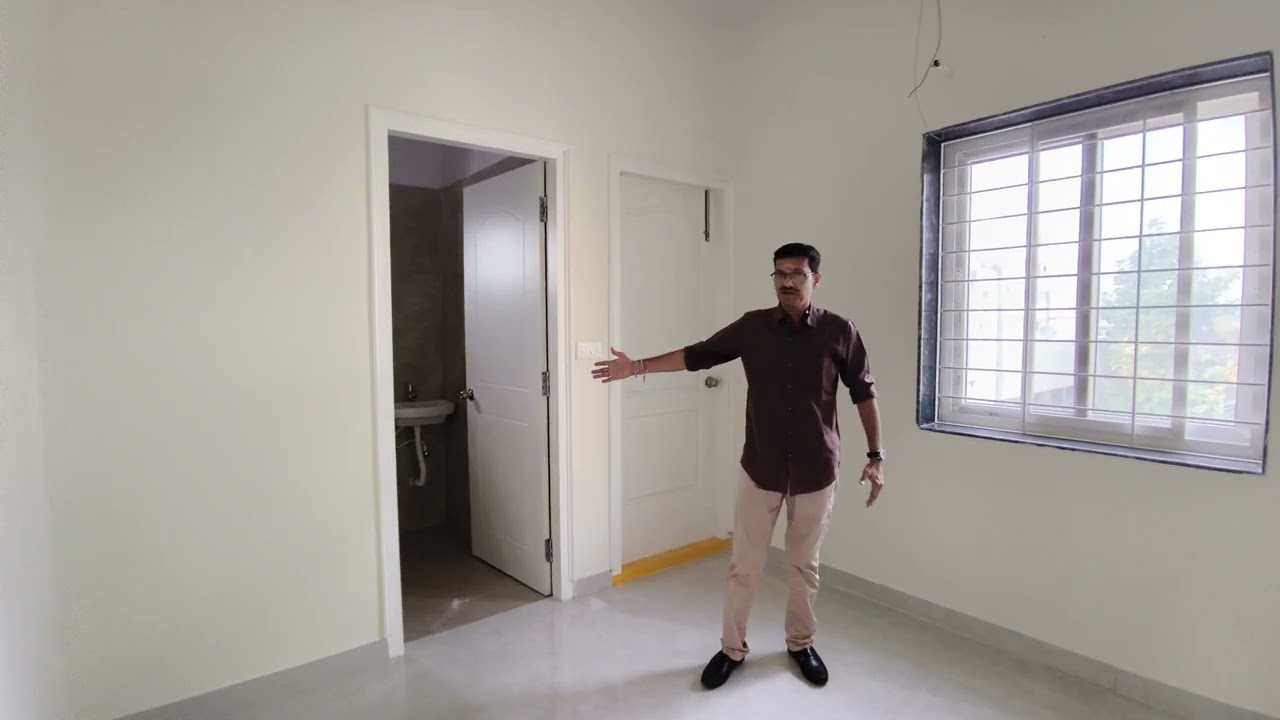 1550 Brand New  2 Flats East Face @ 1 Cr 6 Lks Karmanghat అమ్మకానికి కొత్తవి E/F ఫ్లాట్స్ 