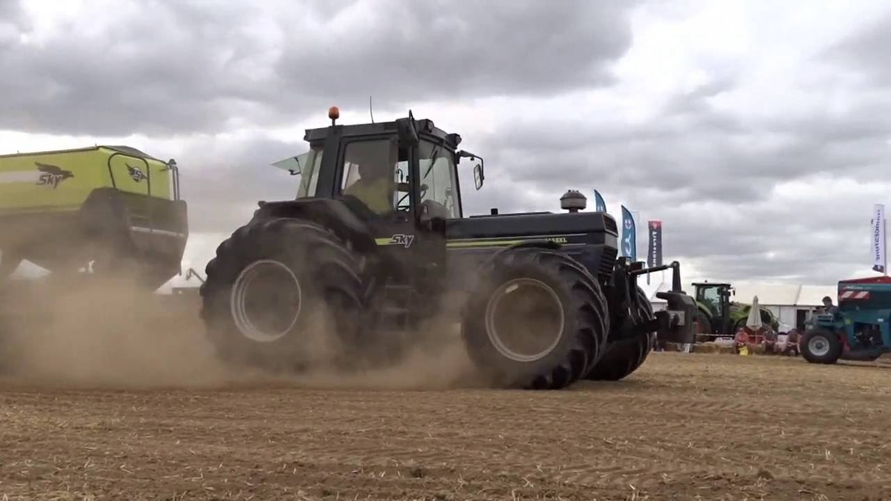 INNOVAGRI 2016 | Spécial IH 1455 xl  black de chez sky