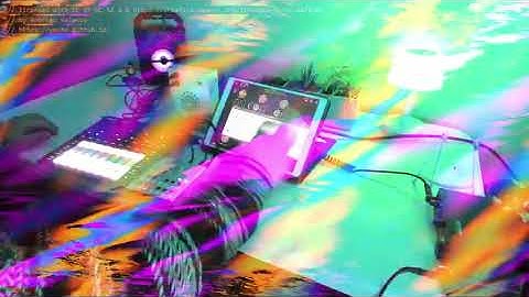 Unplugged electronic jam with FLUSS and GAUSS for iOS by Bram Bos and Hainbach