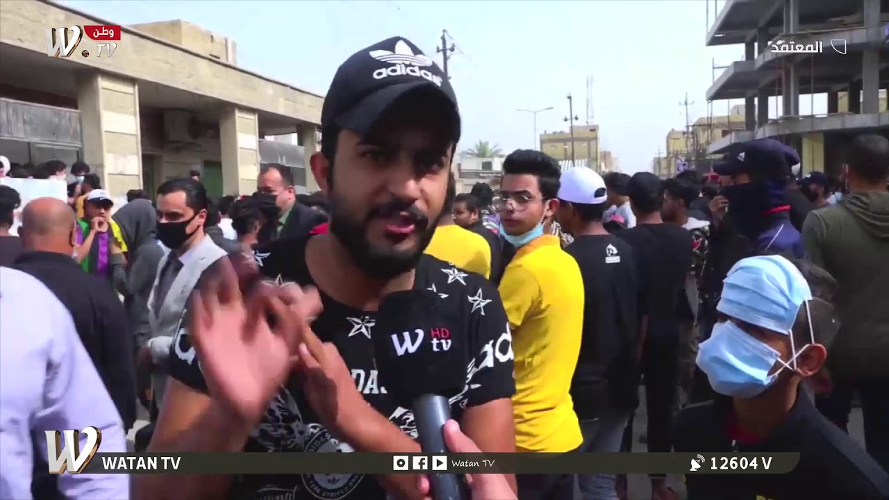 المتظاهرين في الناصرية يتضامنون مع الطلاب بوقفه احتجاجية بسبب قرار وزارة التربية