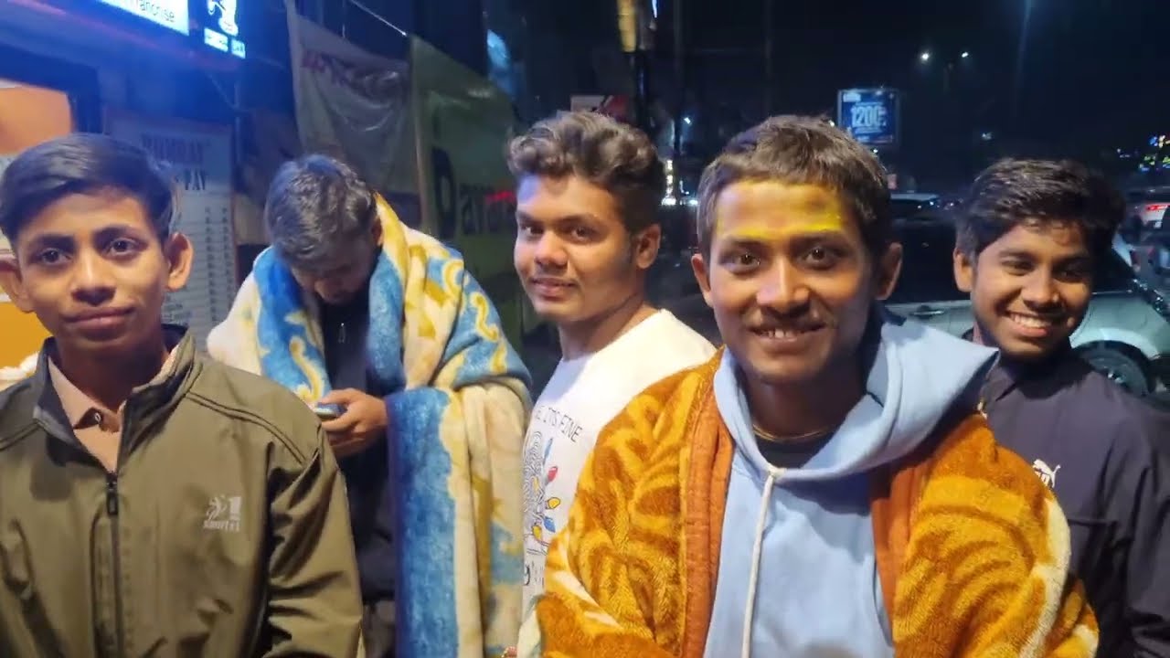 RADHE KRISHNA BHAGWAT AND BOYS NIGHTOUT 🤧😱 | DONO SATH ME KAISE | 🤔 | NIGHT VIEW OF MARINE DRIVE 🌊