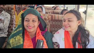 Monalisa travelled by bus along with BJP workers from Mangrol to attend Modiji&#39;s rally in Junagadh.