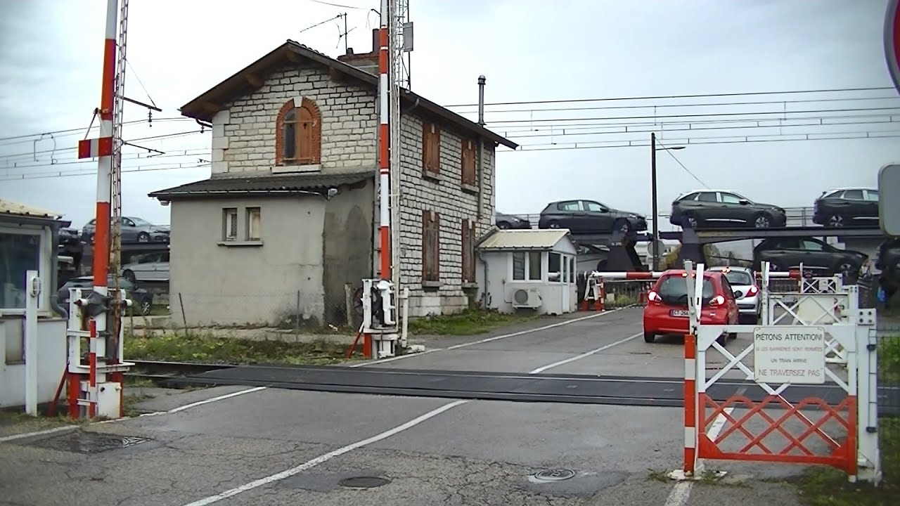 Spoorwegovergang Bourg-en-Bresse (F) // Railroad crossing // Passage à niveau