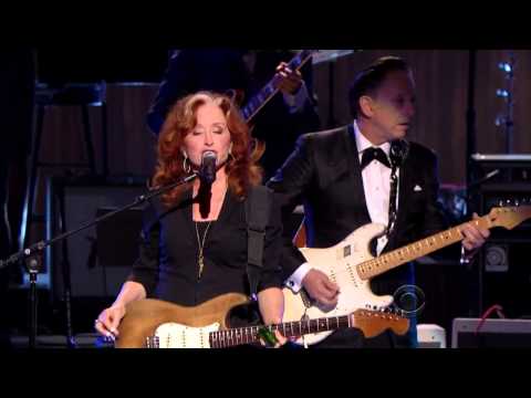 Bonnie Raitt, Tracy Chapman, Jeff Beck and Beth Hart - "Sweet Home Chicago"  (2012)