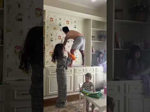 Mini vlog: Playroom makeover 📚✏️🧸🪁 #coupleshorts #funny #momlife #comedyshorts