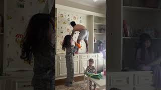 Mini vlog: Playroom makeover 📚✏️🧸🪁 #coupleshorts #funny #momlife #comedyshorts
