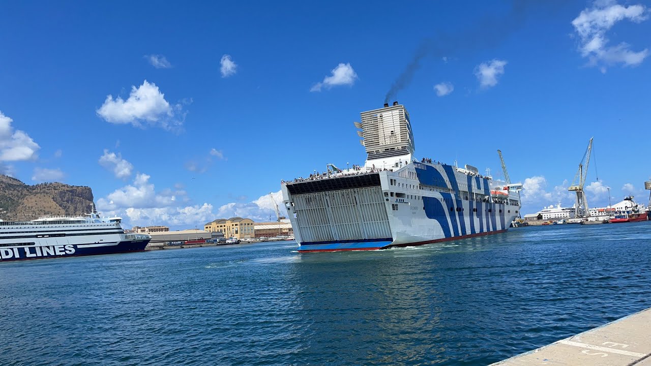 عيشوا معايا اللحظة