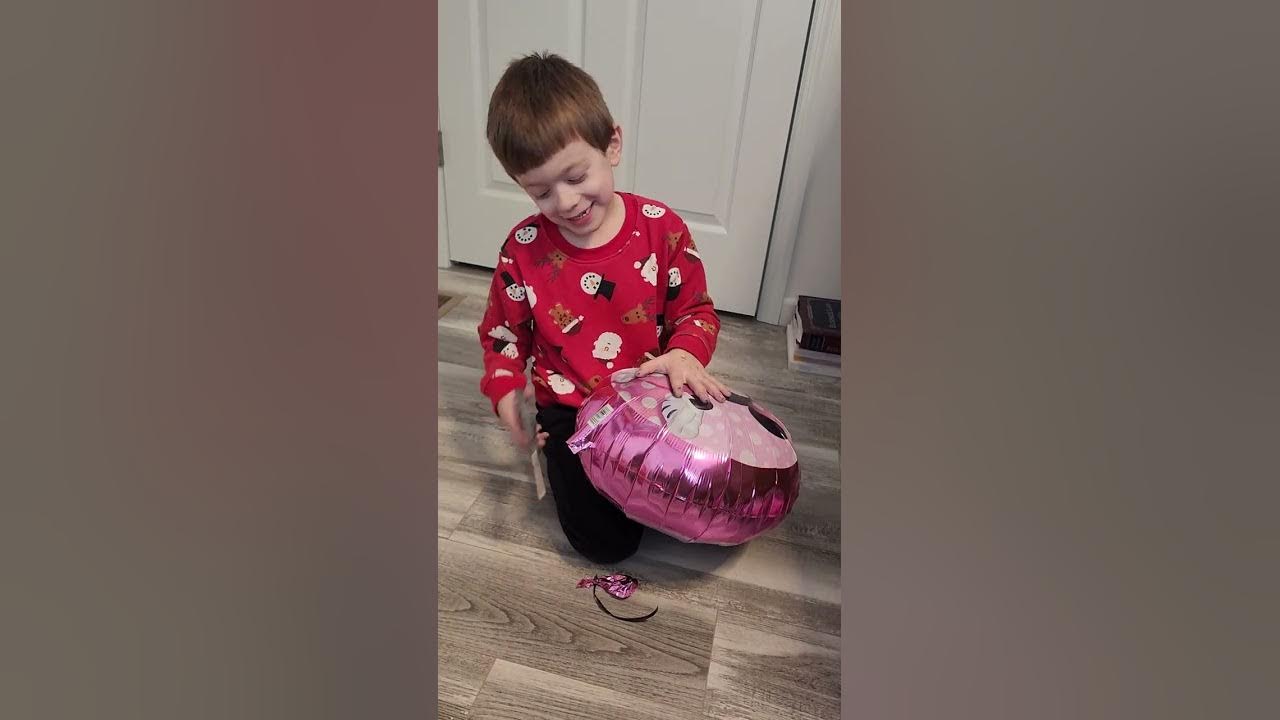 chase-popping-balloons-peppa-pig-minnie-mouse-balloon-youtube