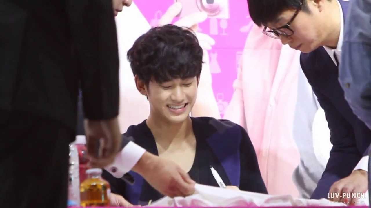 130914 롯데 피트인 싸인회 김수현♥