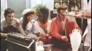 Kitkat Band - Alien invasion