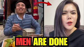Men in China Have Found Freedom… And Women Are MAD
More and more men in China are choosing to walk away from dating and marriage — and many people are not happy about it.
From expensive blind dates to emotional burnout, this video explores the real reasons why some men no longer see relationships as worth the cost. Through real-life stories and personal experiences, we take a closer look at modern dating, marriage expectations, and the changing mindset of men today.
Is it about freedom? Is it about money? Or is something deeper going on?
Watch until the end and decide for yourself. Men in China Have Found Freedom… And Women Are MAD