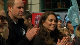 Raw: UK Royals Cheer on London Marathon Runners