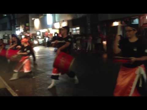 石垣島 クラブのお姉さんもエイサー