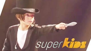 Worlds youngest professional knife thrower (10 yrs old) | Grennan Nealeigh | Superkids