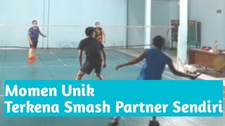 Momen Unik...Pasangan Ganda Putra Ini terkena Smash Teman Sendiri..