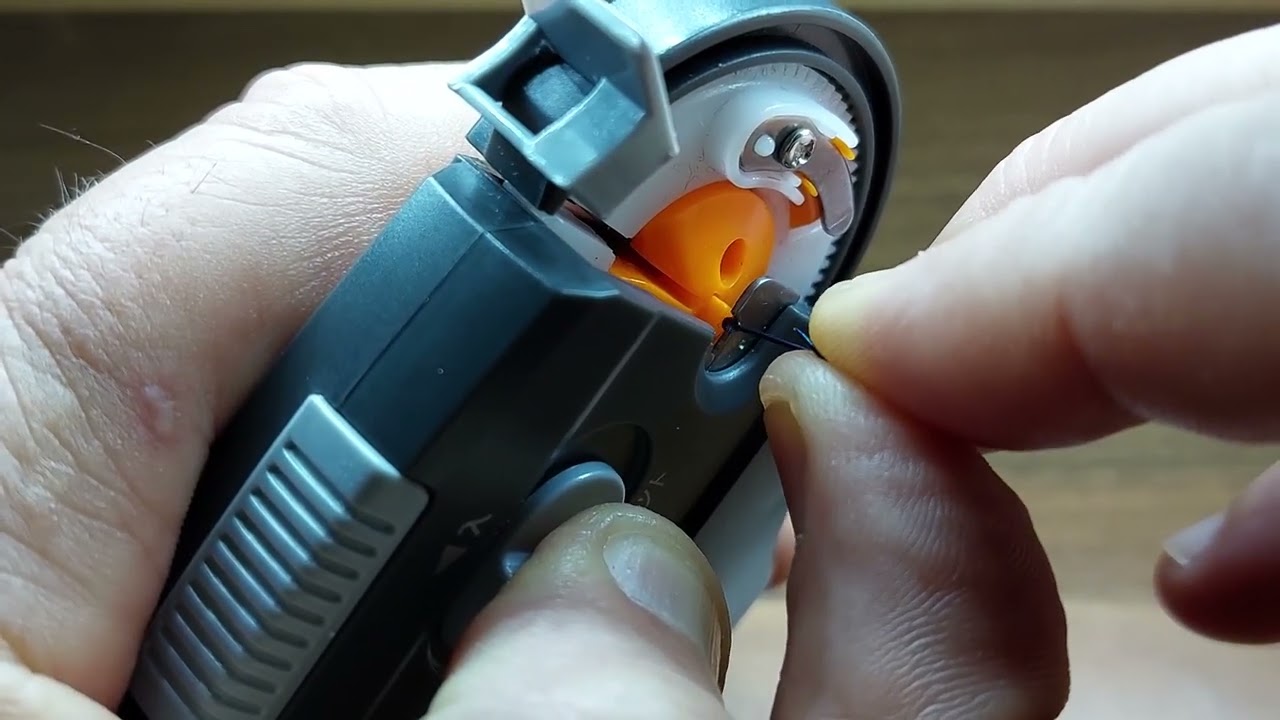 İğne bağlama makinası. Boyut önemli değil. İğne bağlamak çok kolay.