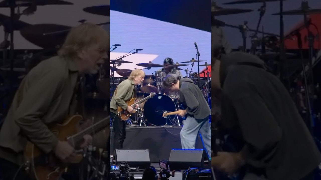 @johnmayer joining @treyanastasiotube on stage to perform “Ghost” at @CrossroadsGuitar.