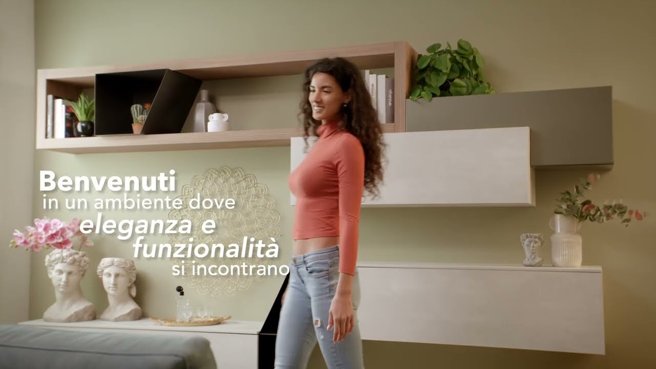 Soggiorno Moderno: Parete di Design e Divano Modulabile