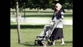 Gwen Stefani - Video 4 - Pregnancies (before and after)