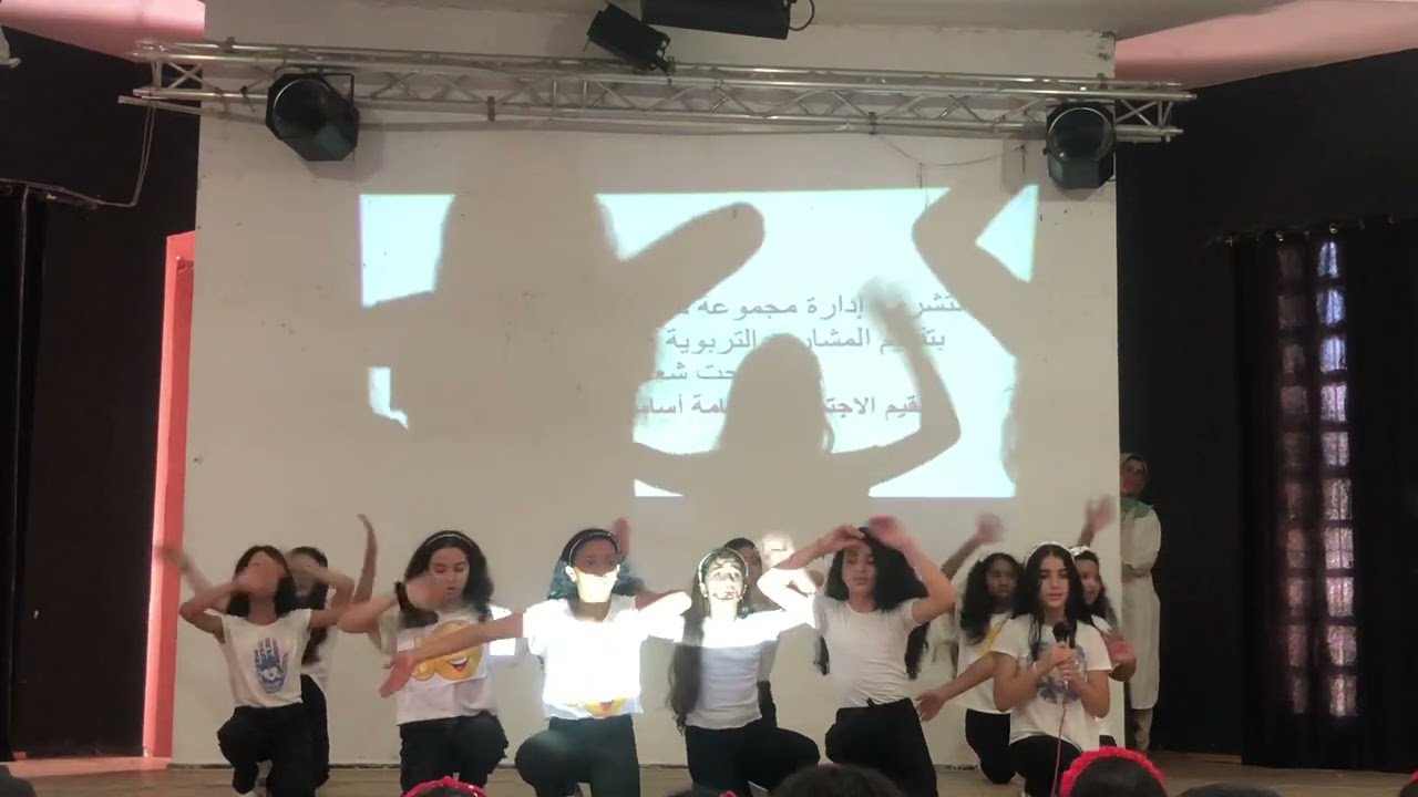 La chanson ( les enfants du monde) de la présentation du filles de CM2 de l’école ALOUBOUR privée