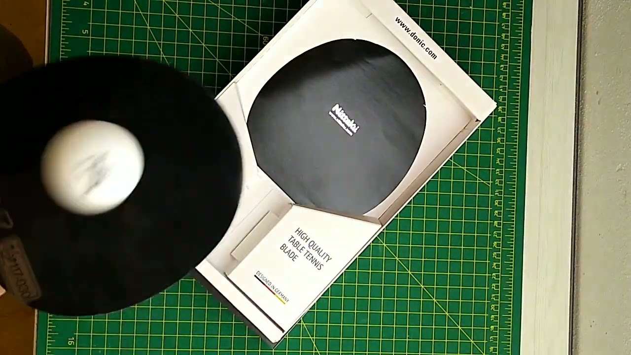 Paleta para jugadores intermedios o avanzados. Donic Waldner senso con gomas bien ofensivas