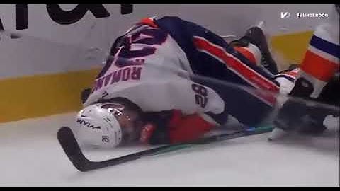 Mikko Rantanen hit on Alexander Romanov