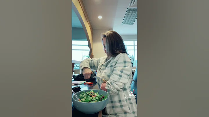 Scissors are this one handed amputees best friend ❣️ I have so many pair. #amputee #bodypositivity