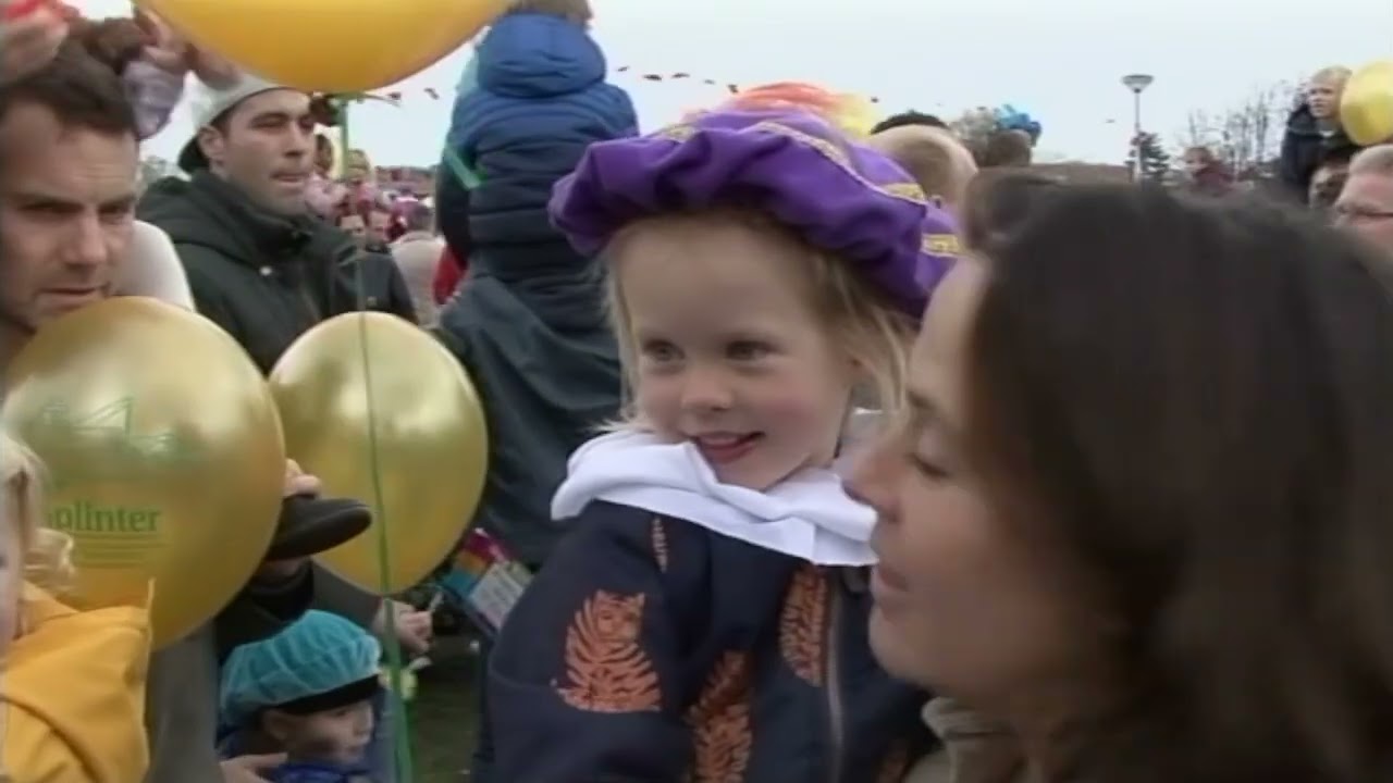 Sinterklaas komt aan in Landsmeer in 2015. Bert van Gulik stal een ring en voer mee op de boot