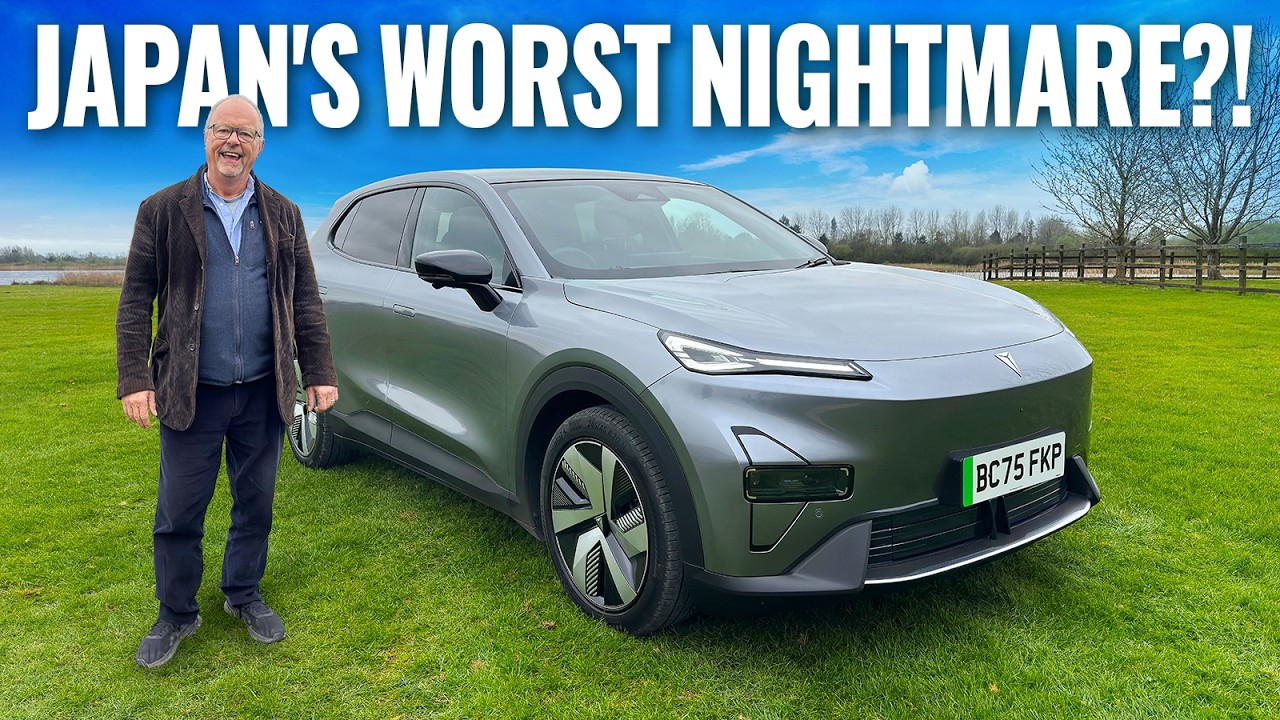 The car Toyota should have made? Check out Changan's 'surprising' S05 (& its swivel screen)!