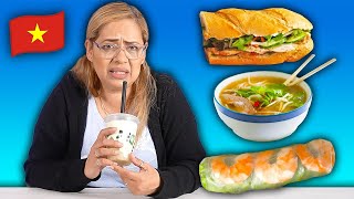 Mexican Moms Try Vietnamese Food