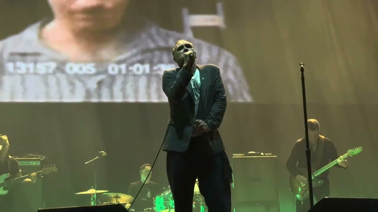 Morrissey - Life is a Pigsty  (Live in Paris 15/06/25)
