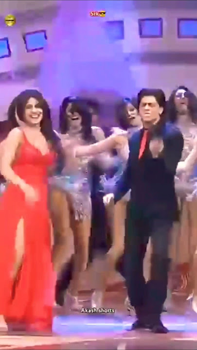 Shahrukh Khan 🕺ᴅᴀɴᴄᴇ👯 ᴡɪᴛʜ💥 ʙᴇᴀᴜᴛɪғᴜʟ ɢɪʀʟ💃 #song 📸#viral 🔥#love ♥#flxyo 💘#youtube ▶️#youtubeshorts💕