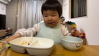 【2歳４ヶ月】クレクレとぶん投げ [2 years, 4 months old］Throwing Away