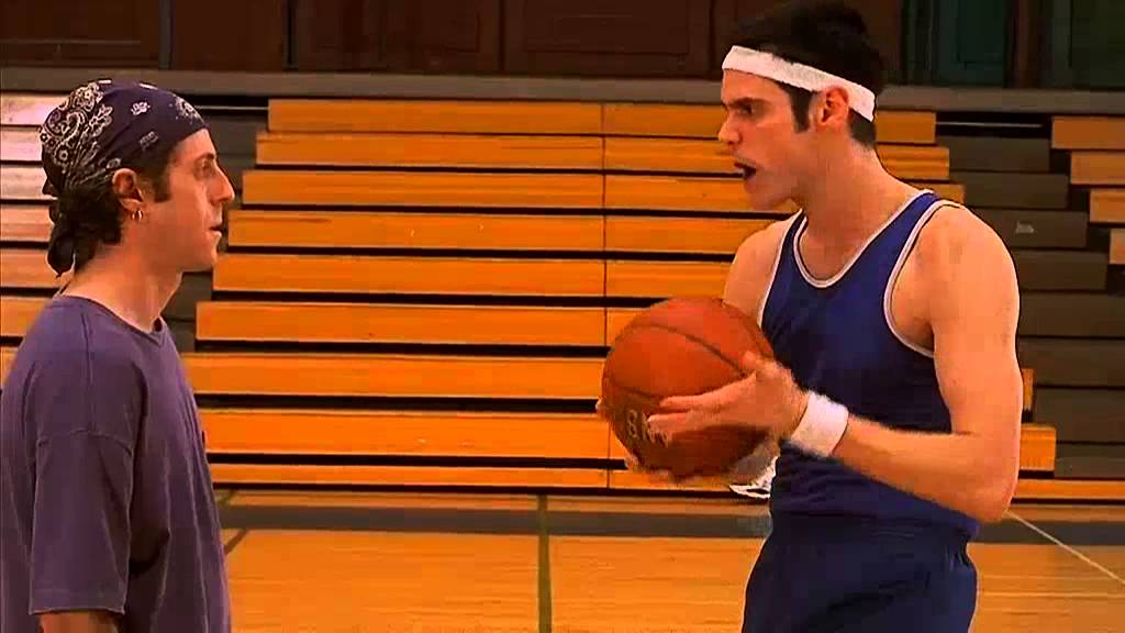 Джим Керри играет в баскетбол