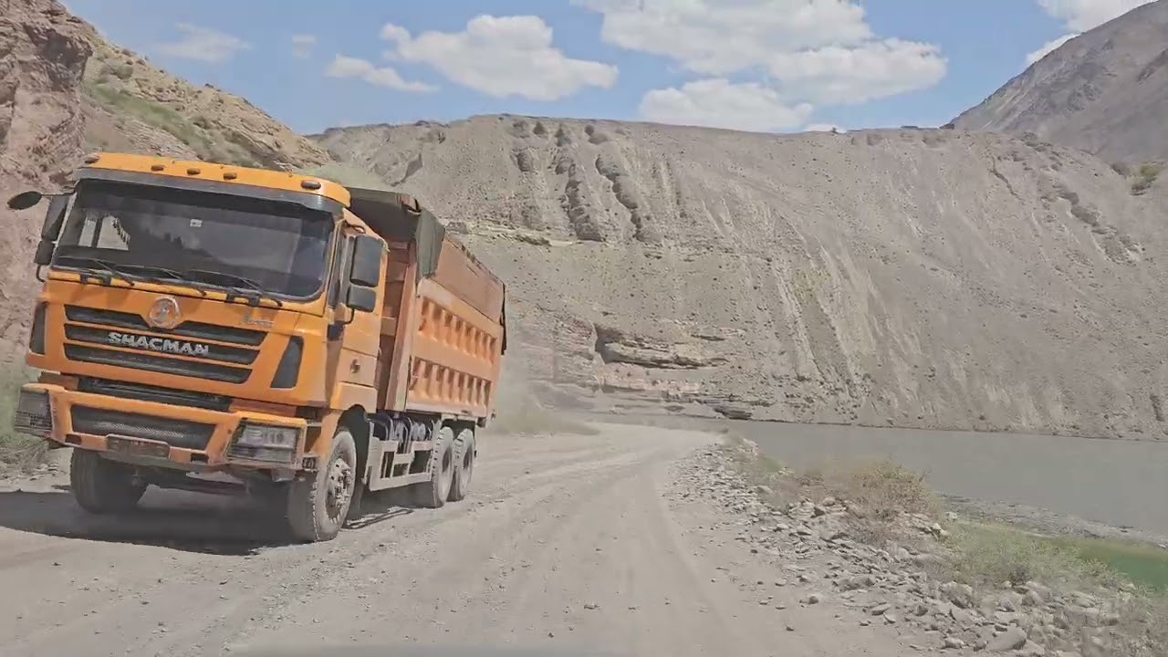 Шамъро гуфтам ки як шаб сӯз бо ман гиря кард: шеъри Озарахш