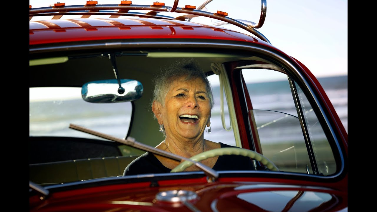 Kathleen descubre su vocho 67 restaurado