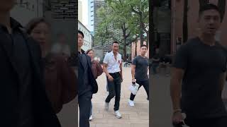 70岁的#任达华 出席活动,这状态这气场,真的比很多年轻人都要好。 #明星八卦