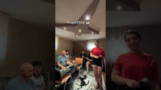 Download Lagu Lele Tiță, lele Floare - Diana \u0026 formația MP3