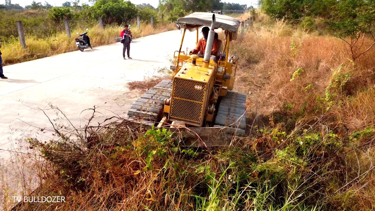 Full Project Complete 100% CLEARING GRASS, FORESTRY By Good Driver KOMATSU D31P DOZER Pushing GRASS