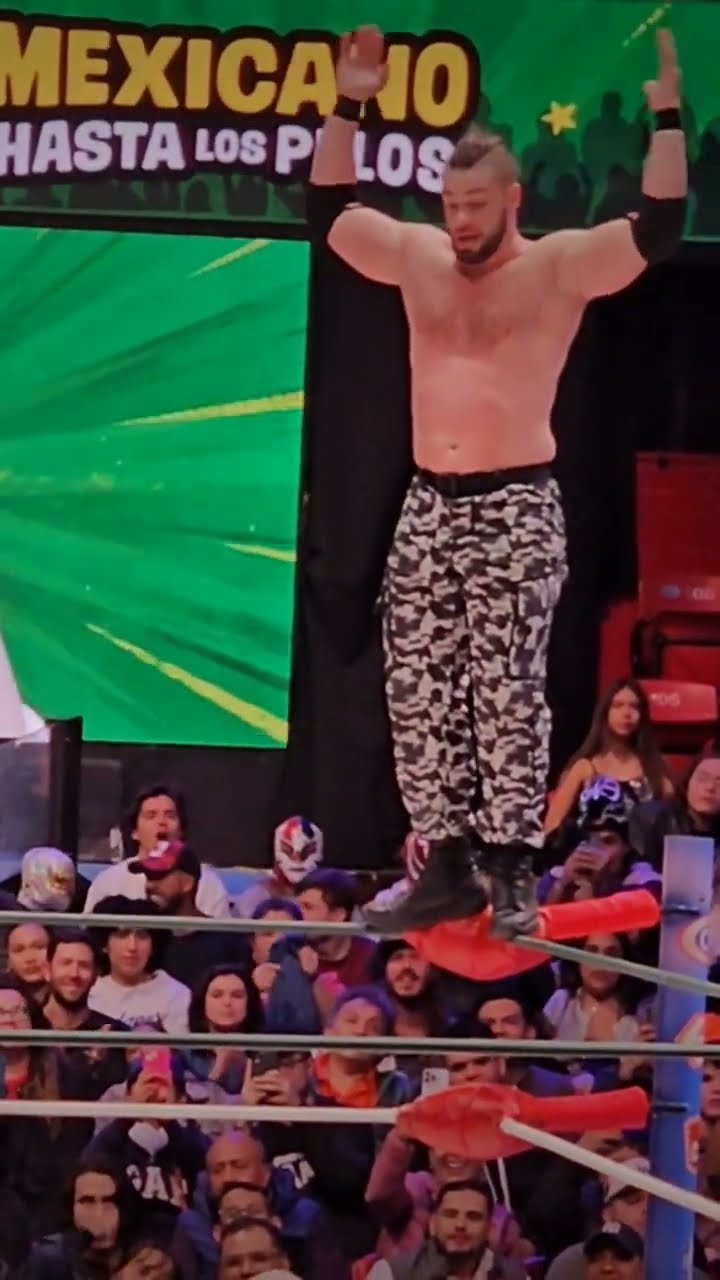En Ocho Minutos con 42 segundos,Flip Gordon vencio a Stuka Jr en el Match Relámpago.