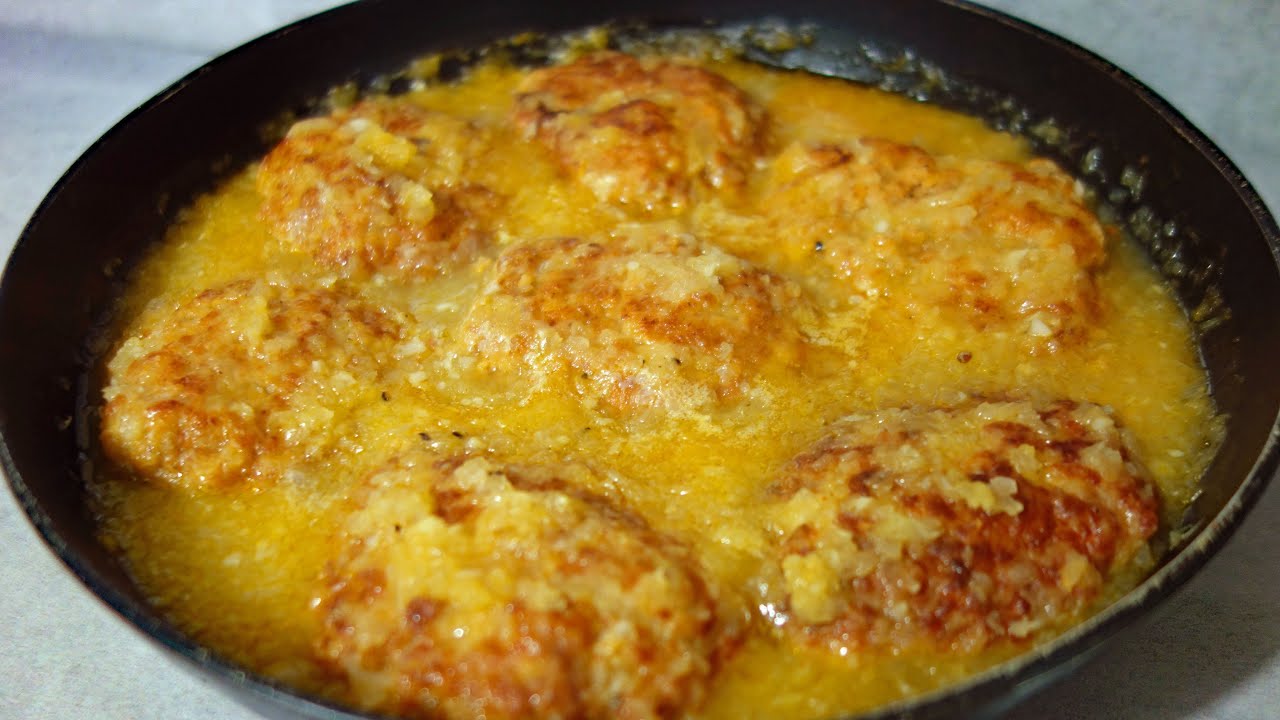 Kotlety mielone w sosie cebulowym – zapomnij o tradycyjnych mielonych! Miękkie, tanie i pyszne!