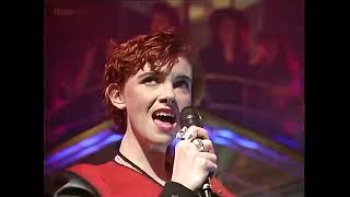 D Mob featuring Cathy Dennis-C'Mon And Get My Love -TOTP,UK(1989)4K HD Resimi