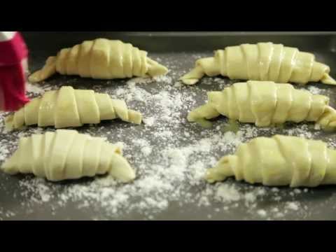Video: Hvordan Lage En Croissant Av Kjøpt Butterdeig