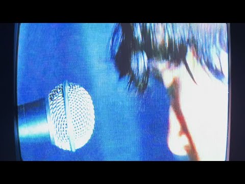 在 YouTube 上观看 benches - Orchid (Official Lyric Video)