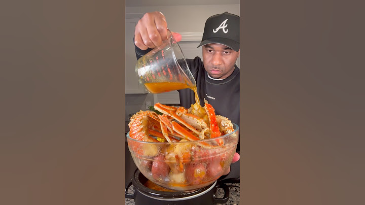 Slow Cooker Seafood Boil 🦐 and here’s how to do it! 👌🕺 #seafoodboil #seafood#slowcookerrecipes