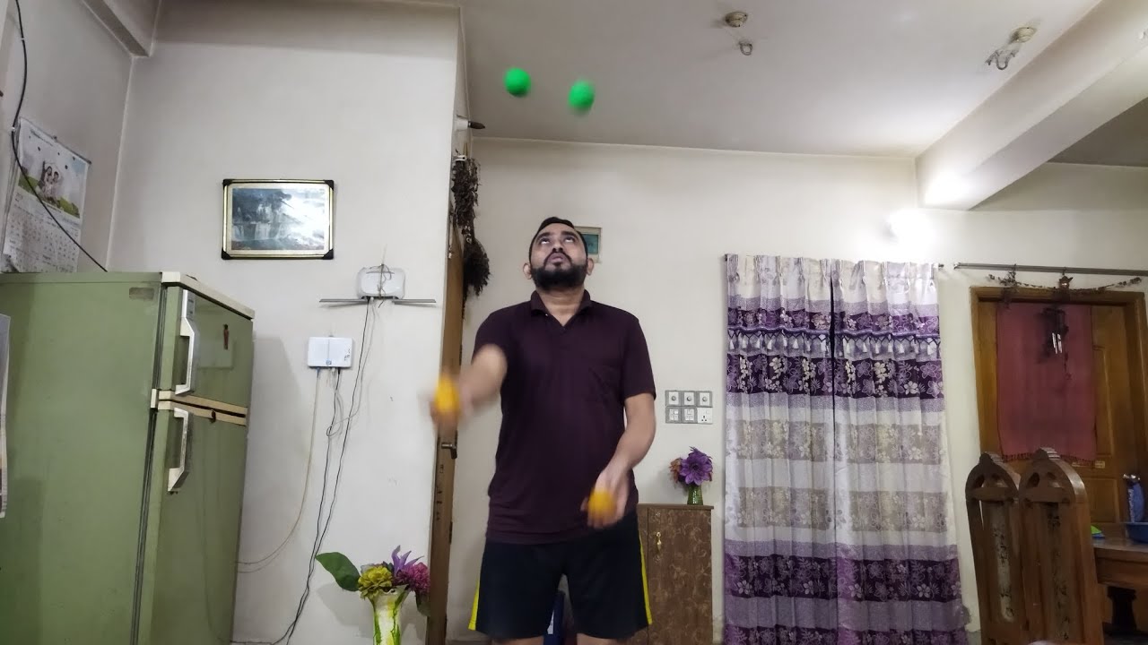 Juggling 4 Balls - Wimpy Pattern - YouTube